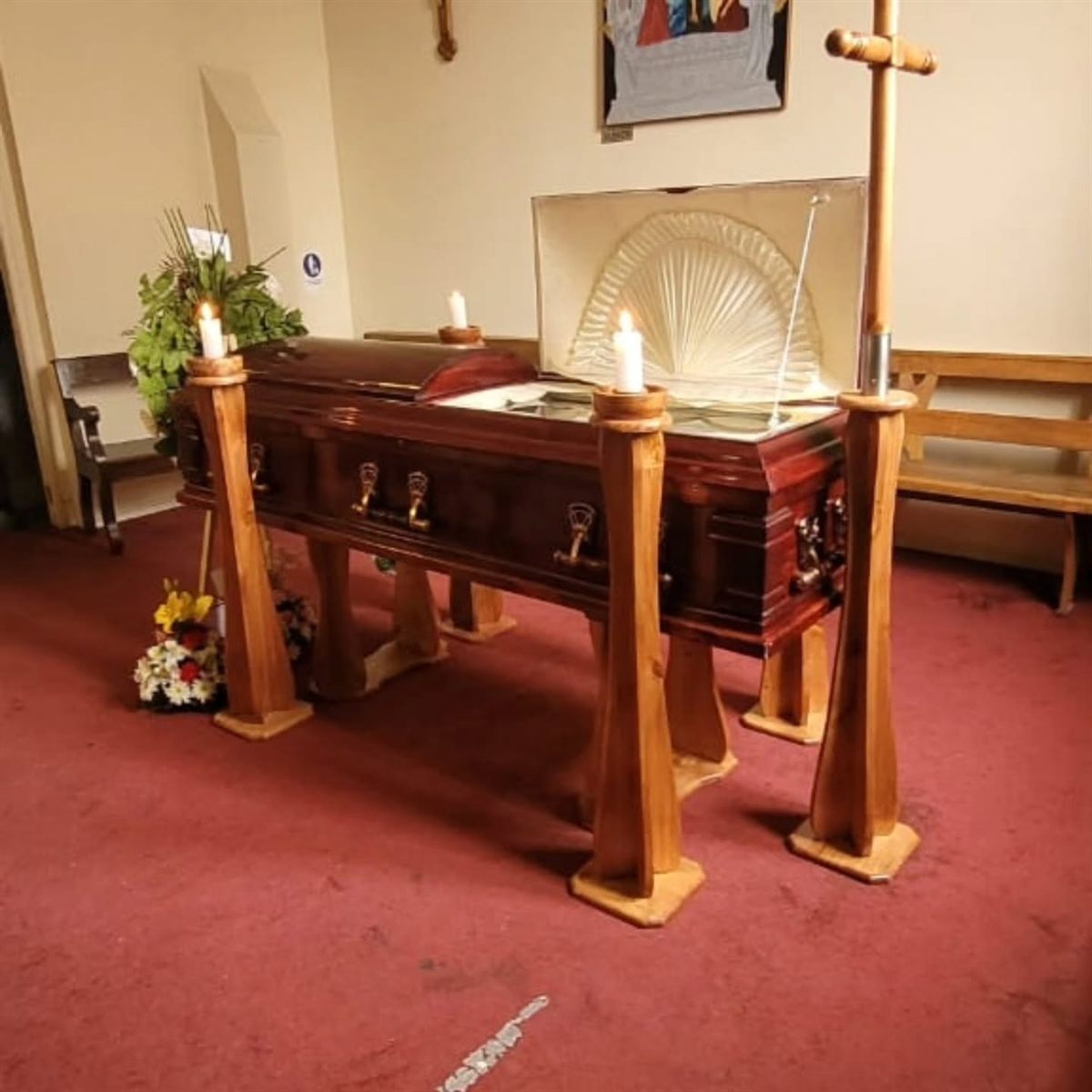 Capilla preparada para una ceremonia de despedida